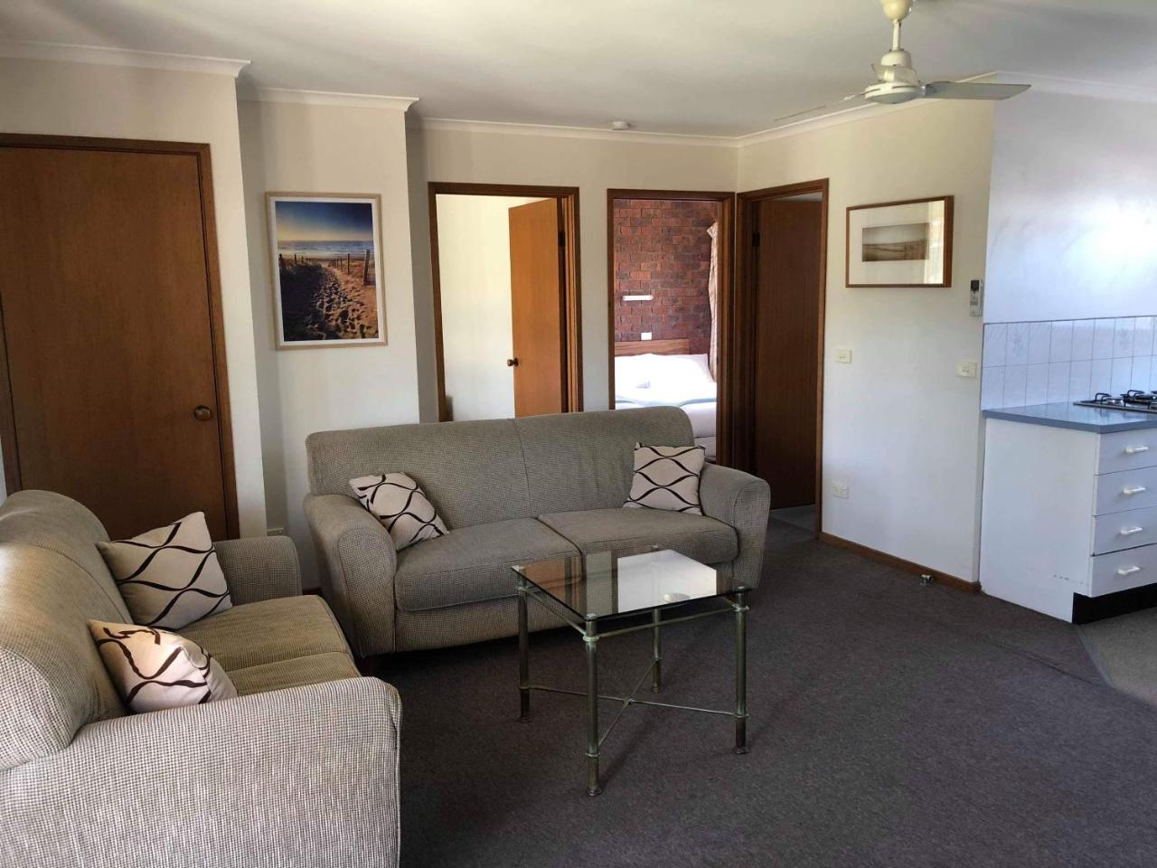 Lakes Jakaranda Holiday Units Lakes Entrance Extérieur photo