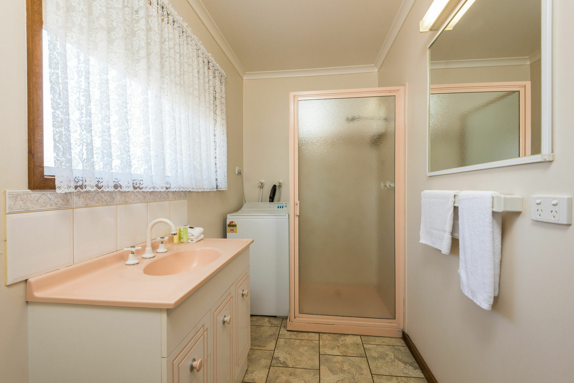 Lakes Jakaranda Holiday Units Lakes Entrance Extérieur photo